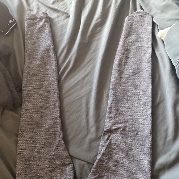 size 6 lulu leggings. barely worn - Picture 3 of 4